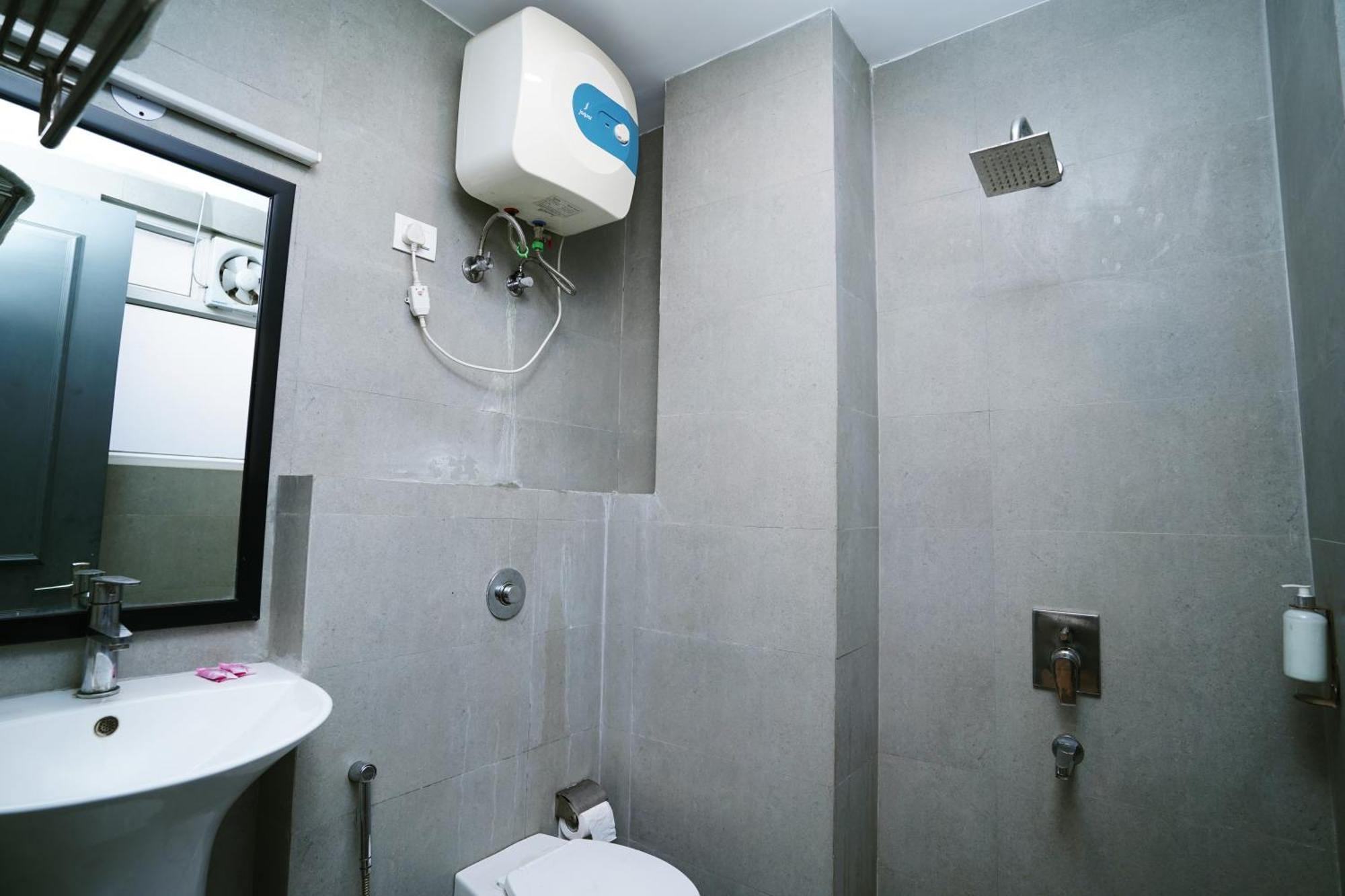 Hotel Mira Residency- Outer Ring Road, Paschim Vihar Delhi  Eksteriør billede
