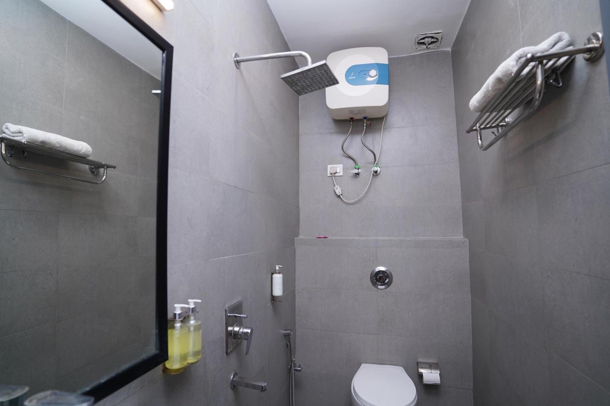 Hotel Mira Residency- Outer Ring Road, Paschim Vihar Delhi  Eksteriør billede