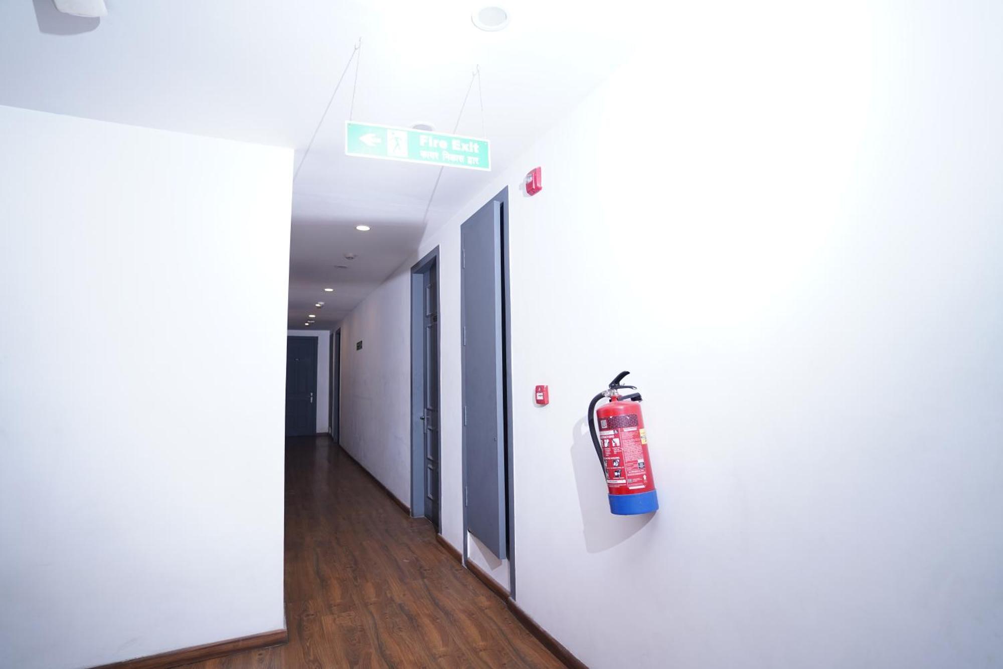 Hotel Mira Residency- Outer Ring Road, Paschim Vihar Delhi  Eksteriør billede