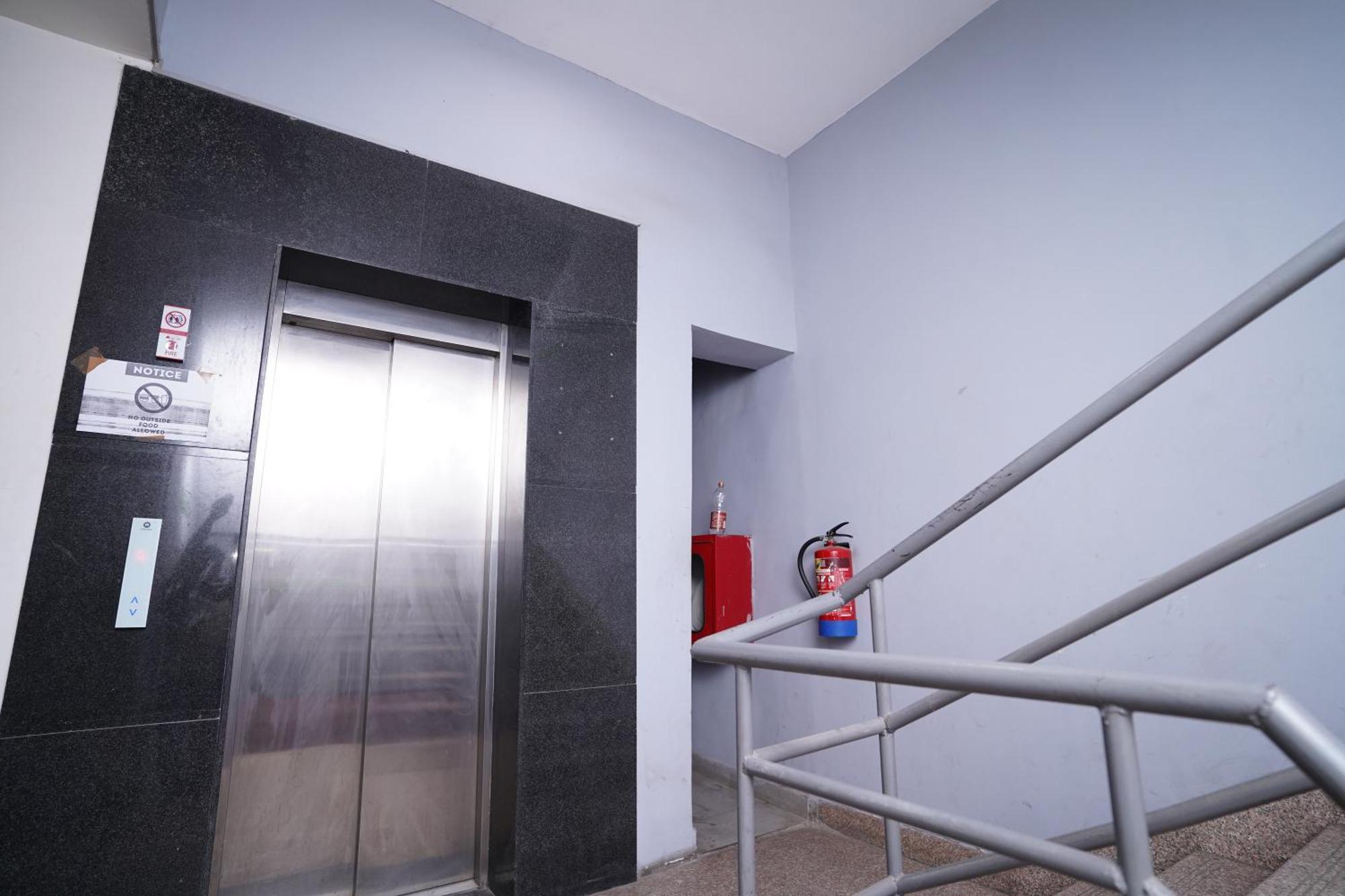 Hotel Mira Residency- Outer Ring Road, Paschim Vihar Delhi  Eksteriør billede